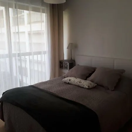 Front De Avec Piscine 公寓