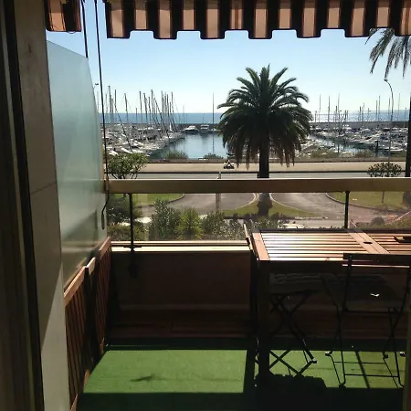 Front De Avec Piscine * מנטון