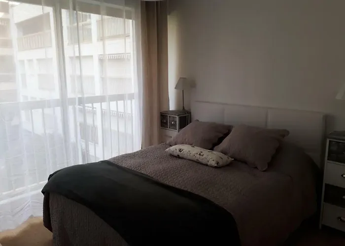 Front De Avec Piscine 公寓