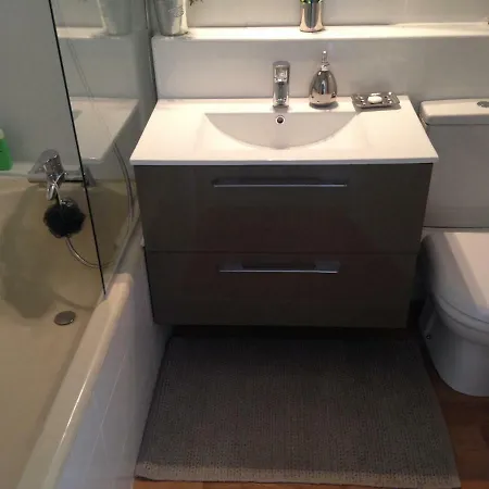 Front De Avec Piscine Appartement